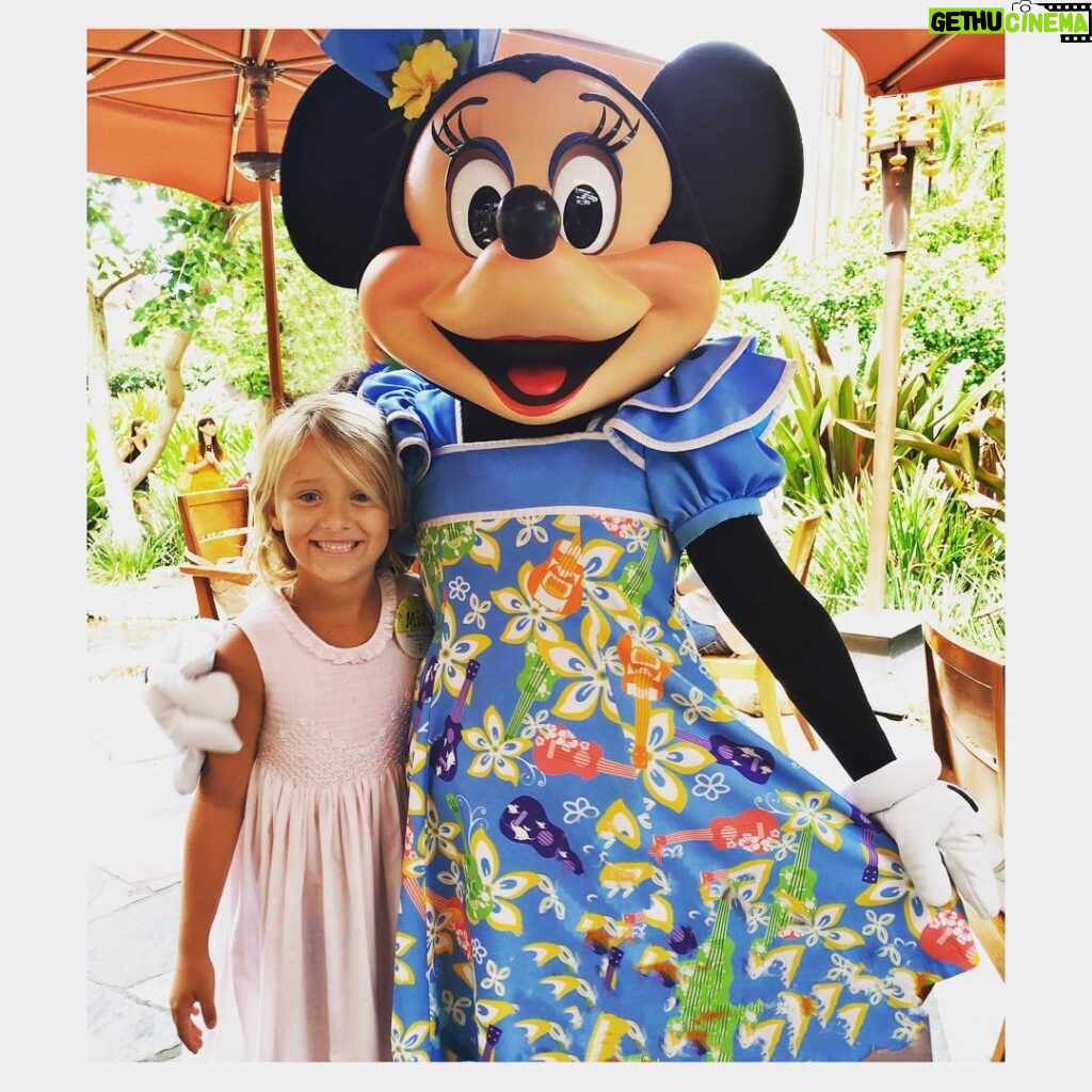Andrea Parker Instagram - Happy 8th Birthday to our favorite princess #Mia #DisneyHawaii #sweetniece @empirepix and I LOVE YOU SO MUCH!