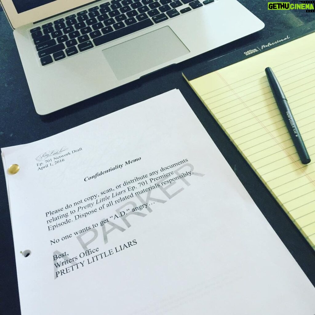 Andrea Parker Instagram - So excited to get back to work... #PLL #Season7 #MaryDrake