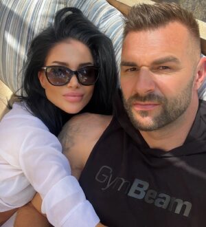 Andrea Pomeje Instagram - …BODRUM 🇹🇷 Intenzivních 7 dni v Turecku a to jsme mimo rezort byli jen jednou 😁 Je to neskutečný, že už vlastně ani nikam nemusíte a všechno je na jednom místě! Několik druhu restauraci, večerní program, zábava pro děti, krámky… oddělenou pláž 16  velmi cením… 😅 Nee, nebyla jsem tam! 🙃 
Nejlepší nápad byl půjčit si auto a vyjet se podívat mezi místní.. máme to rádi! 🙇🏻‍♀️ tak se pozná jací lidé v té zemi jsou… Bodrum je nádherný a od hotelu cca 20min. 🏰 Můžete si lodi i zajet na řecký Kos což je taky cca půl hodina! 🏝️ už mate naplánovanou dovolenou na léto? Kde to mate nejradši? ✈️

@ckbluestyle #cestujemesbluestylem