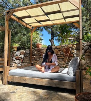 Andrea Pomeje Instagram - …BODRUM 🇹🇷 Intenzivních 7 dni v Turecku a to jsme mimo rezort byli jen jednou 😁 Je to neskutečný, že už vlastně ani nikam nemusíte a všechno je na jednom místě! Několik druhu restauraci, večerní program, zábava pro děti, krámky… oddělenou pláž 16  velmi cením… 😅 Nee, nebyla jsem tam! 🙃 
Nejlepší nápad byl půjčit si auto a vyjet se podívat mezi místní.. máme to rádi! 🙇🏻‍♀️ tak se pozná jací lidé v té zemi jsou… Bodrum je nádherný a od hotelu cca 20min. 🏰 Můžete si lodi i zajet na řecký Kos což je taky cca půl hodina! 🏝️ už mate naplánovanou dovolenou na léto? Kde to mate nejradši? ✈️

@ckbluestyle #cestujemesbluestylem