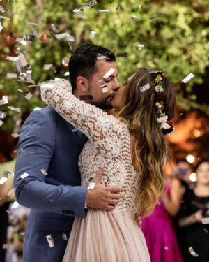 Andrea Quattrocchi Instagram - 9 años juntos y estoy emocionada por todo lo que nos espera aún🥹 Fotos de hace 5 años, uno de los mejores días de la vida ♥️ Te amo @dariolopez13