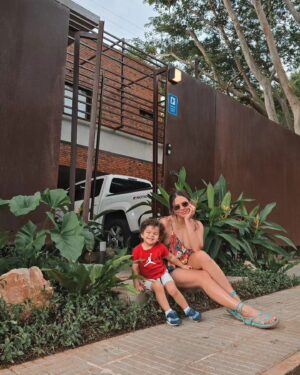 Andrea Quattrocchi Instagram - Un año desde que nos mudamos a nuestra 🏡♥️ Que loco que rapido como pasa el tiempo😱 Esta semana santa nos pusimos reflexivos, nos dimos cuenta que es el cumpleaños de este nido y que estas son las paredes que marcaran la infancia de nuestros niños, creciendo a la par que nuestros sueños. Y pensar que ayer nomas, los niños eramos nosotros.🥹

La vida avanza, nosotros también. @copetrol_py ¡Vamos!