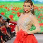 Andrea Verešová Instagram - FAMOZNE !!! ❤❤❤ @jana_pistejova_official @andreaveresovaofficial @bmd_sk @lexusslovensko @najkrajsiemodelky #fashionshow #fashionphotography #lovemyjob #red #poppy #love #dream #beautiful #slovakdesigner #slovakdesign