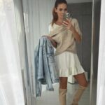 Andrea Verešová Instagram - A je tu APRÍL 🤔 😅Počasie ako na húpačke. Ani vy občas neviete čo si ráno obliecť? Mám pre vás pár tipov na toto obdobie. Väčšinu nájdete na Eshope zn AVER @averfashionofficial 💫A nenechajte si ujsť úžasné jarné zľavy až -40% 👌👆 to sa vyplatí 😉✌️ #modaprezeny #myzatostojime #aver #averfashion