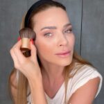 Andrea Verešová Instagram - Hi girls, I received so many questions about how to achieve a perfect “daily look” and which products do I use 😉? I hope you will like my first make up tutorial 😅🙏 I tried to use my favorite products from Pola Cosmetic . 🐣 Let me know if you like it and you want some more makeup videos 🤚♥️ Rozhodla som sa pre vás natočiť make-up Tutorial . Môj prvý, takže určite nebude dokonalý a vzhľadom k tomu, že nie som profesionálna vizážistka tak ani perfektný. Ale snažila som sa vám ukázať , ako sa bežne líčím a aké produkty rada používam . 🥰 Na vaše prípadné komenty rada odpoviem😃🤚 ( beriem aj kritiku ale odpusťte si prosím pripomienky typu, aká si hrozná, hovoríš divne, veď sa nevieš maľovať…🙏🤣) Prosím. Nikto nie sme dokonalí😅🤚 Ak sa vám niektorý z produktov od @polacosmetics.cz páči, Môžete ho zakúpiť na eshope www.polacosmetic.cz 🩸Nezabudnite využiť môj zľavový kód Andrea10♥️ PS. Tu sa všetko nevošlo- pokračovanie v ďalšom dieli 😃🤚 #makeuptutorial #polacosmetic #dailylook #licenie #beznelicenie #liceniespola