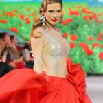 Andrea Verešová Instagram - FAMOZNE !!! ❤❤❤ @jana_pistejova_official @andreaveresovaofficial @bmd_sk @lexusslovensko @najkrajsiemodelky #fashionshow #fashionphotography #lovemyjob #red #poppy #love #dream #beautiful #slovakdesigner #slovakdesign