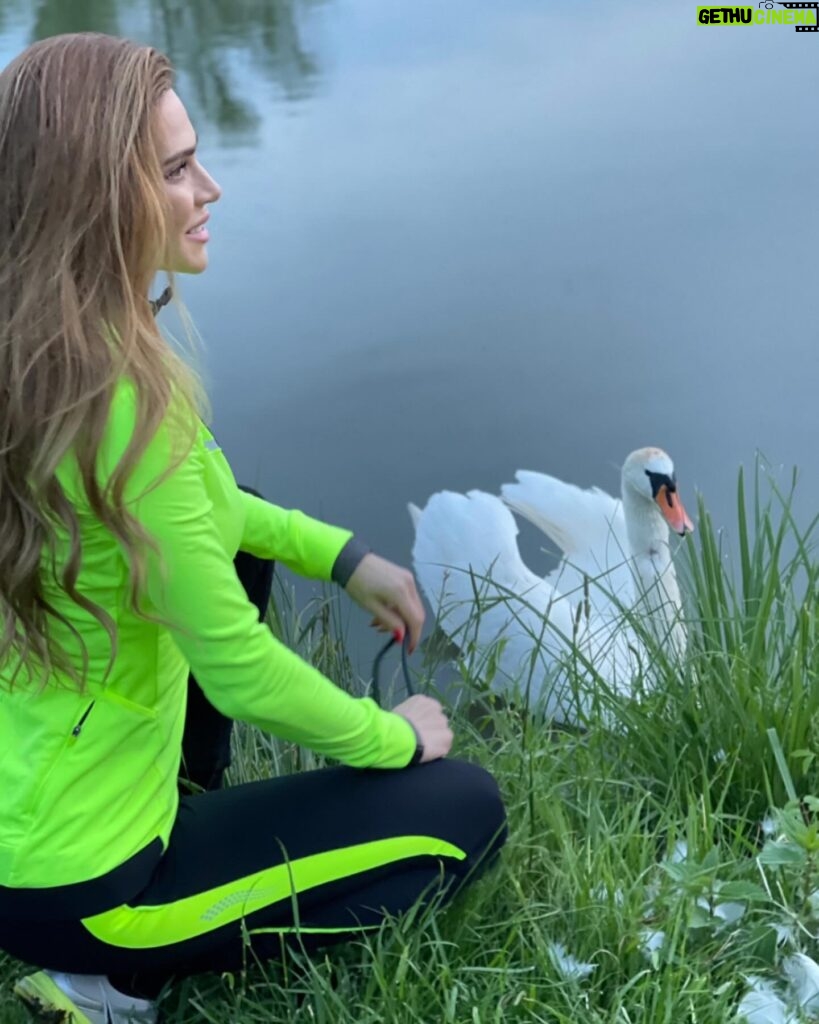 Andrea Verešová Instagram - Addicted … Aká je vaša najlepšia forma relaxu? Ja zbožňujem vypadnúť do prírody, na bicykel alebo si zaplávať … 🚲Najlepší spôsob ako si vyčistiť hlavu a dobiť energiu. Vtedy zabudnem na všetky starosti… ✌️🍀 #sport #relax #freedome #nature #pohoda #relax #priroda #🚴🏼