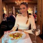 Andrea Verešová Instagram - Adoro la moda italiana, l’architettura, la musica, la storia e soprattutto il cibo italiano! Non puoi resistergli. Semplice e meraviglioso. Come queste penne all’Astice. Incredibile.😘👌 ******** Zbožňujem taliansku módu, architektúru, hudbu, históriu a predovšetkým talianské jedlo ! Jednoduché a tak úžasné. Ako tieto cestoviny . Tým sa nedá odolať. A čo vy? Ktorú kuchyňu máte najradšej ?🥰