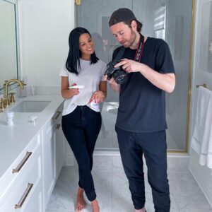 Andréanne Moran Instagram - CONCOURS TERMINÉ - GRANDE GAGNANTE @gen_gauv 📸

Le photographe @jpcastonguay a fait toutes mes photos pour le lancement des produits Andréanne. 
Laissez-moi vous dire qu’il a fait un travail hors pair et on voulait vous gâter en faisant tirer :

1- Une séance photo ( soit en studio, à l’extérieur, photo de famille, photo de couple, etc. ) d’une valeur de 500$ fait par @jpcastonguay 
2- Le kit routine des produits Andréanne (Gel moussant BIOGEL, Tonique BIOBALANCE, Crème BIOÂGE) 

Pour participer au concours, c’est simple:
1. Follow la page instagram @jpcastonguay et @lesproduitsandreanne 
2. Tag tes ami.e.s dans les commentaires (1 commentaire = 1 participation)
3. Si tu partages une des deux photos en story, tu auras une chance de plus de gagner! 

BONNE CHANCE À TOUS - Le ou la gagnant.e sera annoncé.e sur ma page vendredi 29
Octobre. 📸