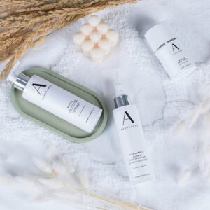 Andréanne Moran Instagram - CONCOURS TERMINÉ - GRANDE GAGNANTE @gen_gauv 📸

Le photographe @jpcastonguay a fait toutes mes photos pour le lancement des produits Andréanne. 
Laissez-moi vous dire qu’il a fait un travail hors pair et on voulait vous gâter en faisant tirer :

1- Une séance photo ( soit en studio, à l’extérieur, photo de famille, photo de couple, etc. ) d’une valeur de 500$ fait par @jpcastonguay 
2- Le kit routine des produits Andréanne (Gel moussant BIOGEL, Tonique BIOBALANCE, Crème BIOÂGE) 

Pour participer au concours, c’est simple:
1. Follow la page instagram @jpcastonguay et @lesproduitsandreanne 
2. Tag tes ami.e.s dans les commentaires (1 commentaire = 1 participation)
3. Si tu partages une des deux photos en story, tu auras une chance de plus de gagner! 

BONNE CHANCE À TOUS - Le ou la gagnant.e sera annoncé.e sur ma page vendredi 29
Octobre. 📸