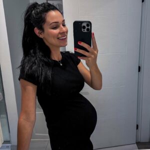 Andréanne Moran Instagram - Déjà le dernier trimestre (!!!) 👶🏻 

3 mois avant que tu arrives, mon petit baby 💙 Je vais tellement m’ennuyer d’être enceinte (!!) 

Plus que reconnaissante d’avoir la chance de porter la vie ✨ 
#27semaines