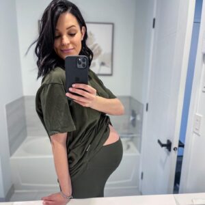 Andréanne Moran Instagram - 10 semaines avant de faire ta rencontre 🤍 

#30semainesdegrossesse