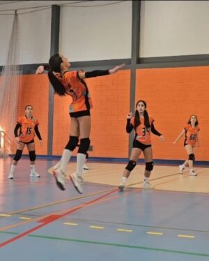 Andreia Dinis Instagram - Domingo....família, desporto, amigos. Hoje todo dedicado ao voley. Mas que bem que soube. E vocês?
Sim...na 1a foto pareço um ser celestial e tudo 🤣🤣🤣