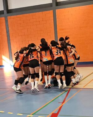 Andreia Dinis Instagram - Domingo....família, desporto, amigos. Hoje todo dedicado ao voley. Mas que bem que soube. E vocês?
Sim...na 1a foto pareço um ser celestial e tudo 🤣🤣🤣