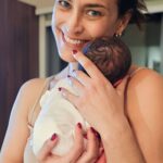 Andreia Dinis Instagram - Muito desejada, muito esperada, já imensamente amada! Bem-vinda Benedita da titi. Que emoção assistir ao teu nascimento, pegar em ti pela 1a vez e ver a minha mana e cunhado transformarem-se nos pais maravilhosos que sempre soube que seriam. Não cabo em mim de tanto amor 🩷🩷🩷