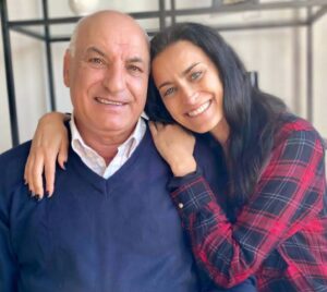 Andreia Dinis Instagram - Hoje faz anos o paizão. A rocha, o pilar da família, o nosso Dinis 🥰
Tudo a desejar um feliz aniversário ao "cota"