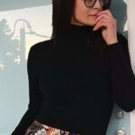 Andreia Dinis Instagram - E que tal este look mais clássico? 👍 ou 👎 Andei de volta do armário a experimentar umas peças. Lol