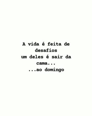 Andreia Dinis Instagram - Mood de domingo. 🥱
Mas hoje também é dia de jogo da pequena por isso nada de poder ficar na ronha. 🫣