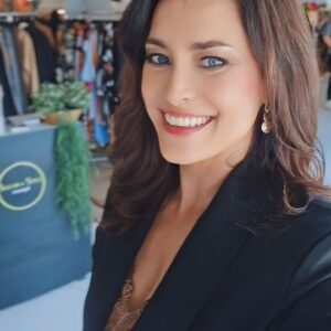Andreia Dinis Instagram - Este fim-de-semana estou em modo market com a minha @sugarandspiceconcept
Tempo maravilhoso, espaço mega agradável e marcas para todos os gostos. Se estiverem pela margem sul facam-nos uma visita no @aroeiraseasonmarket 
Vão gostar 😘