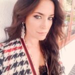 Andreia Dinis Instagram - Ao ver fotos antigas bateu saudades dos cabelos compridos. Uma das particularidades da vida do actor é a constante mudança de visual para as personagens. Já tive o meu cabelo de 1001 maneiras. Mas o comprido é sempre o meu preferido 😜