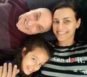 Andreia Dinis Instagram - Hoje faz anos o paizão. A rocha, o pilar da família, o nosso Dinis 🥰
Tudo a desejar um feliz aniversário ao "cota"