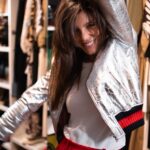 Andreia Rodrigues Instagram – Look para hoje! Já em espírito natalício e com uma das cores da estação! Vermelho! ♥️ Quem gosta?

#lookdodia #look #fashion #redlover #styling