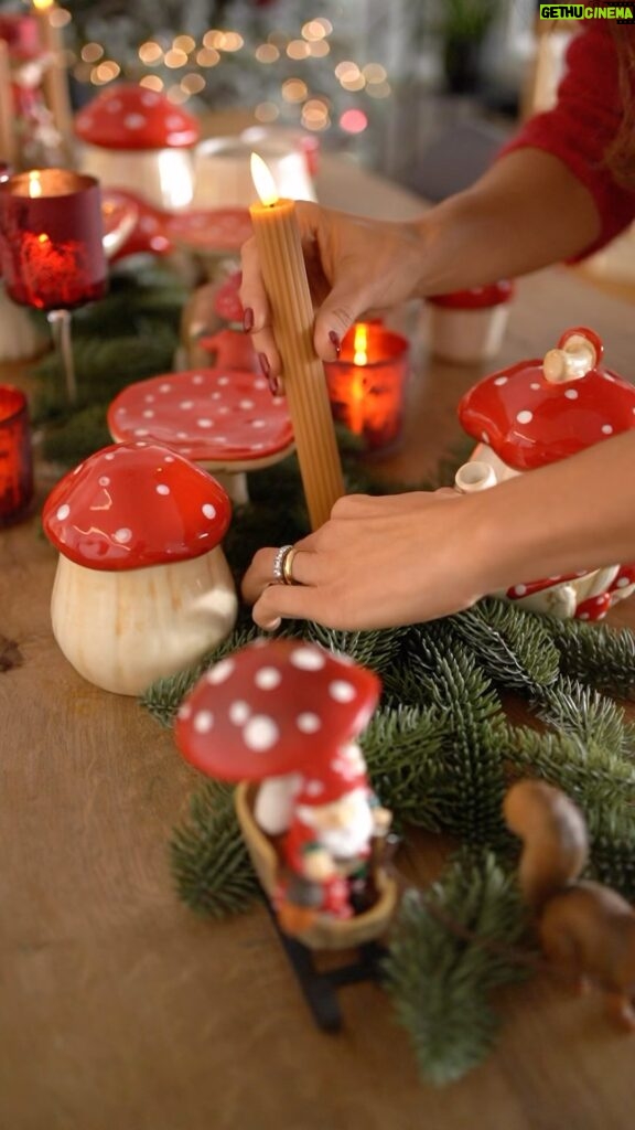 Andreia Rodrigues Instagram - Decoração de Natal? Quem adora? Eu!!!! ♥️🎄 E adoro que a mesa de Natal tenha pormenores especiais! Aprovado? Podem ver mais nas stories 😉😘 e têm lá todos os pormenores!