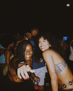 Andressa Alves Instagram - Salvador eu te amo!  Essa viagem foi uma das mais incríveis que fiz… me reconectei com o meu eu, reconectei com  amigos de lá, encontrei outros de cá, conheci pessoas incríveis, conheci o festival universo paralelo & TRINTEI em minha casa e em breve estou de volta!