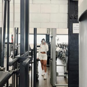 Andressa Alves Instagram - Minha terapia diária e ainda de quebra fico gosxtosa!