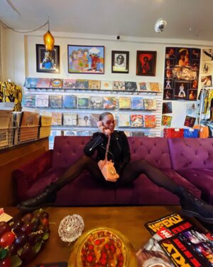 Anet Antošová Instagram - “This is what it feels like”… my fav place to get lost is in any vintage disctrict in the world. 📺📽☎️