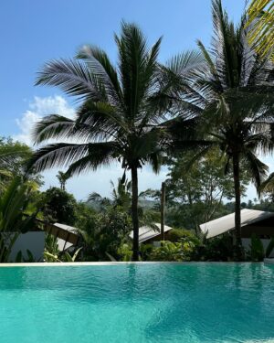 Anet Antošová Instagram - Long time no SE(E)A
➡️ today’s party in the jungle hited different, got to share it with u 🌊🌴☀️ Hope u don’t mind?!