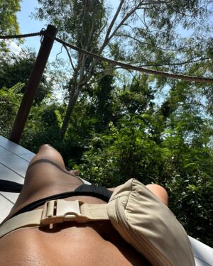 Anet Antošová Instagram - Long time no SE(E)A
➡️ today’s party in the jungle hited different, got to share it with u 🌊🌴☀️ Hope u don’t mind?!