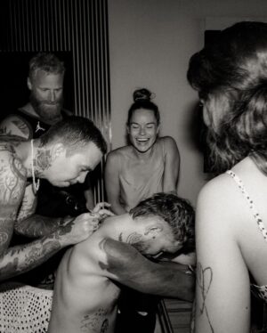 Anet Antošová Instagram - VIVA LAS VEGAS / ŠTANDERA WEDDING 2022 through eyes @everbay.co 📷

1/ Preps for the ceremony 
2/ Quick pic w/ Elvis
3/ Few mins after the ceremony
4/ Toast to the newlyweds
5/ Secrets w/ Elvis
6/ Pure hapiness
7/ My first home made tattoo session 
8/ Just being cool or smtng
9/ Štandera LV gang 
10/ My moment at the vila

God I’m so thankful for moments like this! @dzulees &  @zbynek_mydear Thank You for the possibility being part of it!