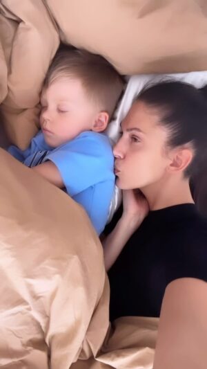 Aneta Vignerová Instagram - ❤️🙏🏻 Každý večer se modlím k bohu za tvé zdraví a ať jsi tady šťastný ❤️ já díky tobě navždy jsem❤️