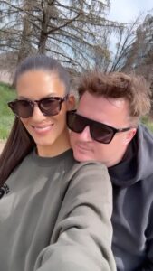 Aneta Vignerová Instagram - Neděle jako korálek❤️a půl  kravína máme na botách🤣