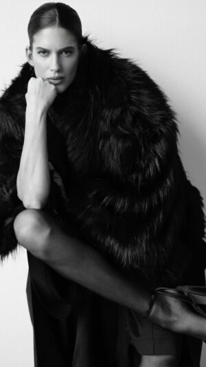 Aneta Vignerová Instagram - ❤️New❤️ 

FOTO: @lukasdvorakstudio 
STYLING: @michaelkovacik 
HAIR&MAKE UP: @makeup_martinaroutkova