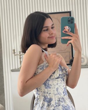 Anfisa Vistingauzen Instagram - Какая? 🤍💙