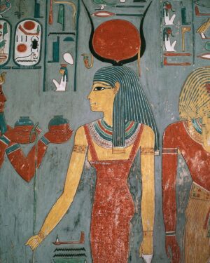 Angèle Salentino Instagram - Isis, ma déesse égyptienne préférée 😍 Déesse de la rédemption et du renouveau. 
J’ai eu la chance d’avoir un papa antiquaire qui m’a transmis sa passion pour l’histoire. L’Égypte antique est l’une des civilisations qui m’intrigue le plus. Et vous quelle partie de notre histoire vous fascine ?
