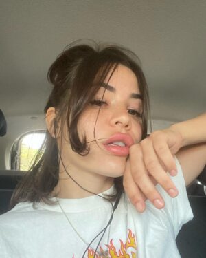Angèle Salentino Instagram - Fin des vacances 😿