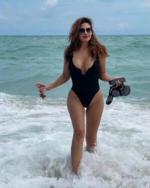 Angélica Celaya Instagram - Asi los otoños en Miami 😎😜
#sencillita #casual 😂