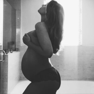 Angélica Celaya Instagram - Si supieras mi camino, no aceptarías tan fácilmente  ponerte en mis zapatos… pero … 
amo mi vida, 
amo mi camino 
y no lo cambiaria por nada del mundo ✨
#diadelamujer 
What is good, don’t come easy. Just ask any woman.