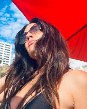 Angélica Celaya Instagram - Be like the sunflower 
Turn to the light wherever you are 🌻
My light
My photographer 
My @angel_alessandro_garcia