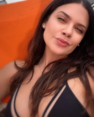 Angélica Celaya Instagram - Be like the sunflower 
Turn to the light wherever you are 🌻
My light
My photographer 
My @angel_alessandro_garcia