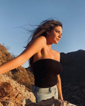 Angélica Celaya Instagram - Por otra vuela al sol 🌞 

To the little girl who walked barefoot on the hot earth, looking towards the sky whispering her dreams. 
I’m proud of you
#HappyBirthdayToMe ✨