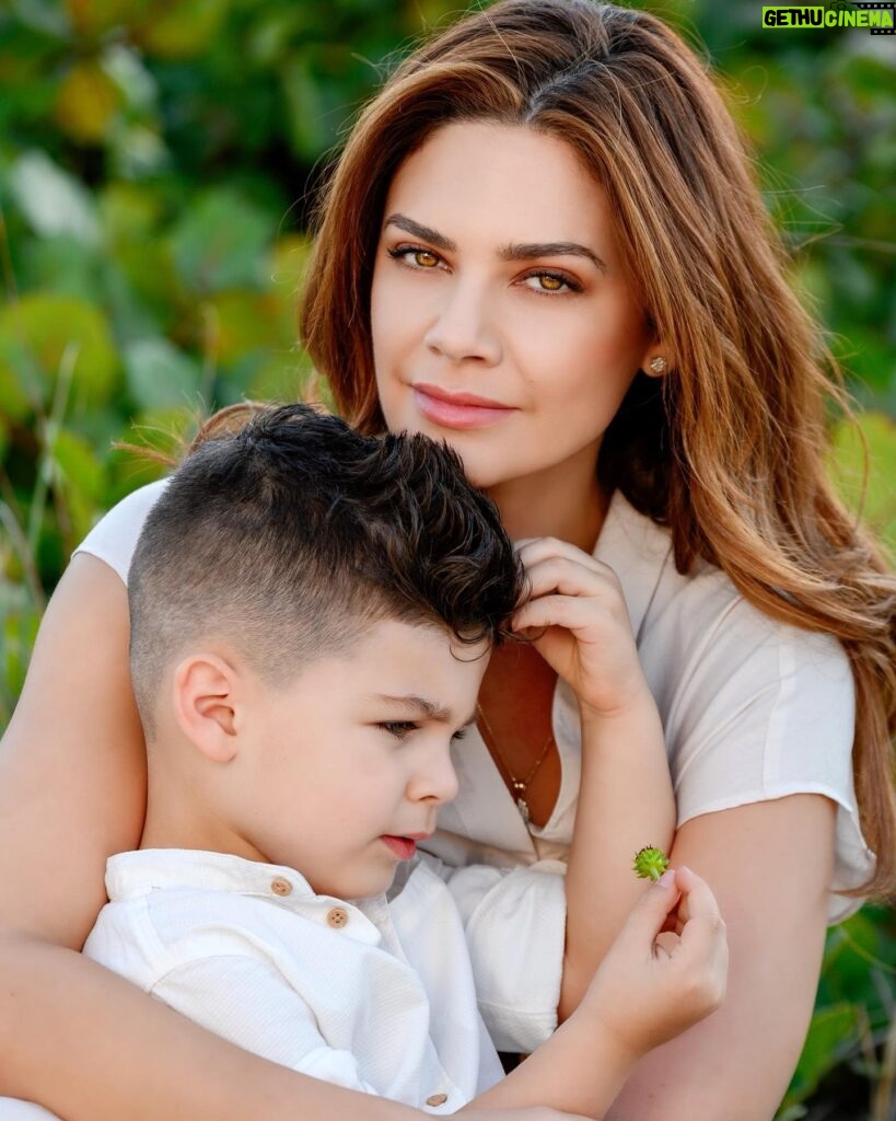 Angélica Celaya Instagram - El mundo en mis brazos. @angel_alessandro_garcia And suddenly my heart had your eyes and your hands held my love. You make me the happiest You make me #YellowHappy 💛 📸 @ivanapfelphotography