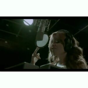 Angélica Celaya Instagram - En honor que celebramos el día de la mujer esta semana. Aquí mi #TBT 
Lo que más me gusta de mi trabajo es interpretar a mujeres fuertes como @jennirivera 

“Búsquenle hasta que se encuentren
Los ovarios que me cargo”
💯