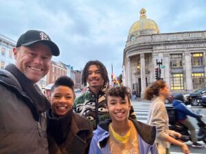 Angel Parker Instagram - Nenninger #Partyof4 in the streets of DC. Thank you to #TheRecruit for this mini reunion. Filming cool spy shit, then hugging my family, might be the greatest way I’ve ever spent a day.