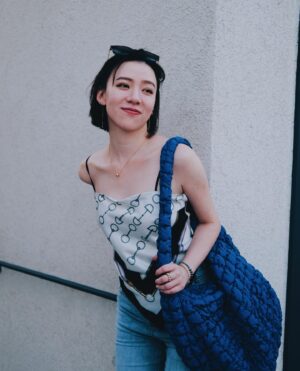 Angel Wang Instagram - 💙
冬天想念夏天
夏天期待冬天
今天冷就只好看看夏天日本的照片囉
Top&Jeans: @spotlight_korea