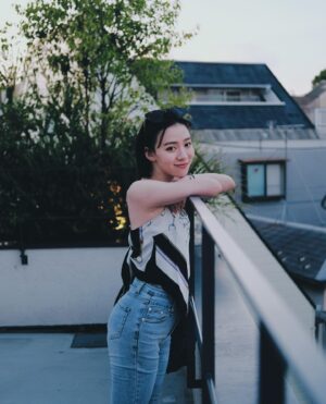 Angel Wang Instagram - 💙
冬天想念夏天
夏天期待冬天
今天冷就只好看看夏天日本的照片囉
Top&Jeans: @spotlight_korea