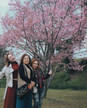Angel Wang Instagram - ❤️
偉大的母親節！就來秀秀我們家偉大的兩位母親
Happy Mother’s Day🤍🤍🤍
#三代同堂
#我媽不要再往後躲了😂